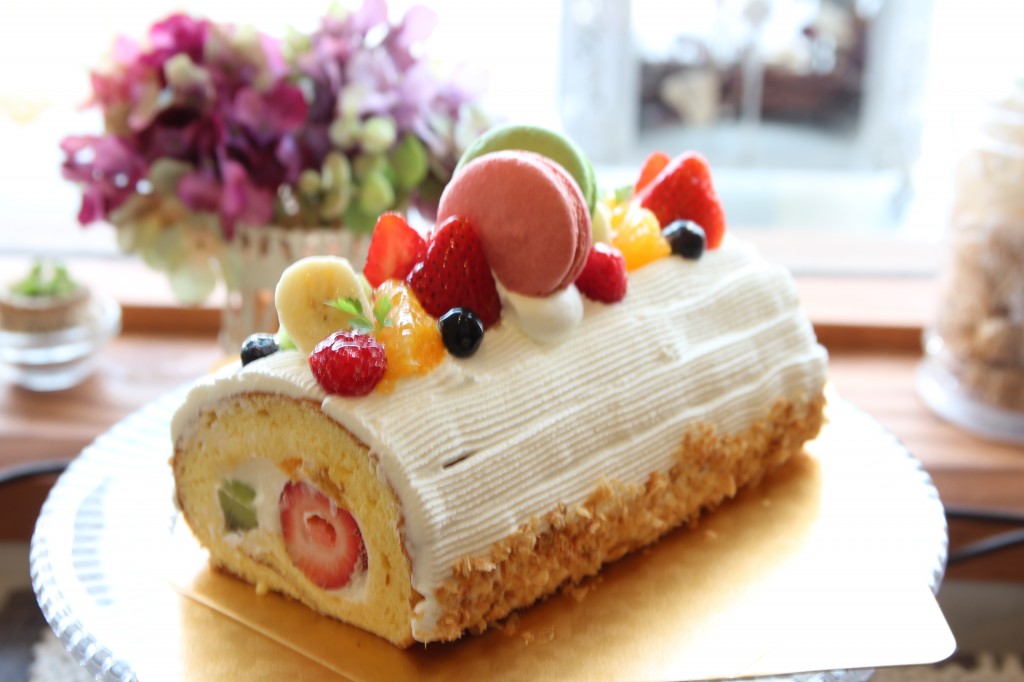 フルーツロールケーキデコレーション 3日前予約 京都のケーキ屋 焼き菓子 Patisserie 小鳥家
